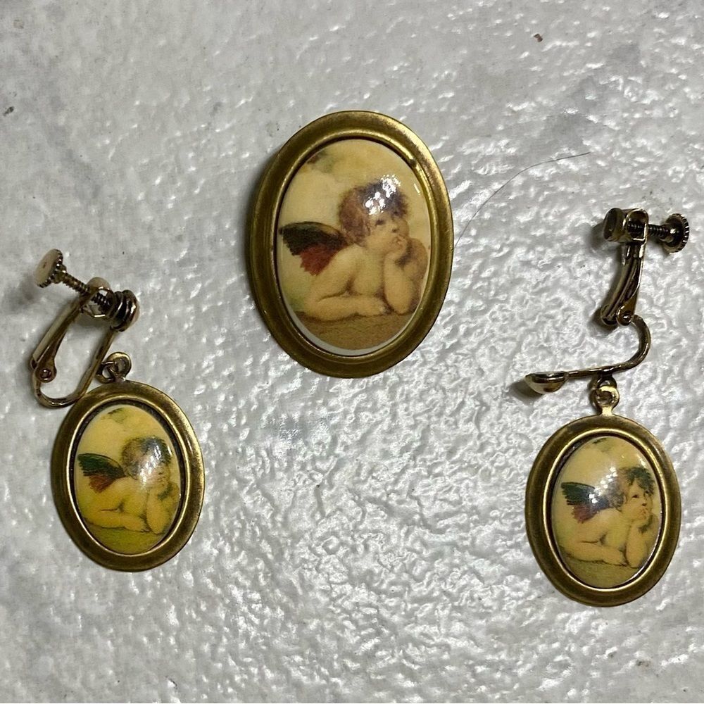 VICTORIAN Cherub brooch & earrings